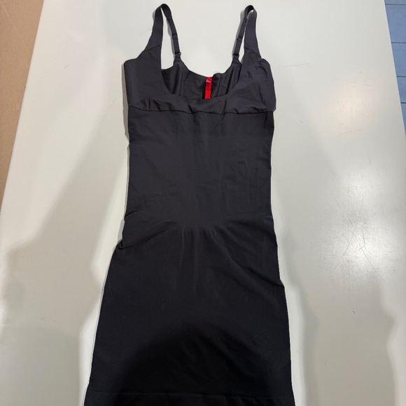 Black Spanx Invisible Cami Slip - Picture 1 of 3